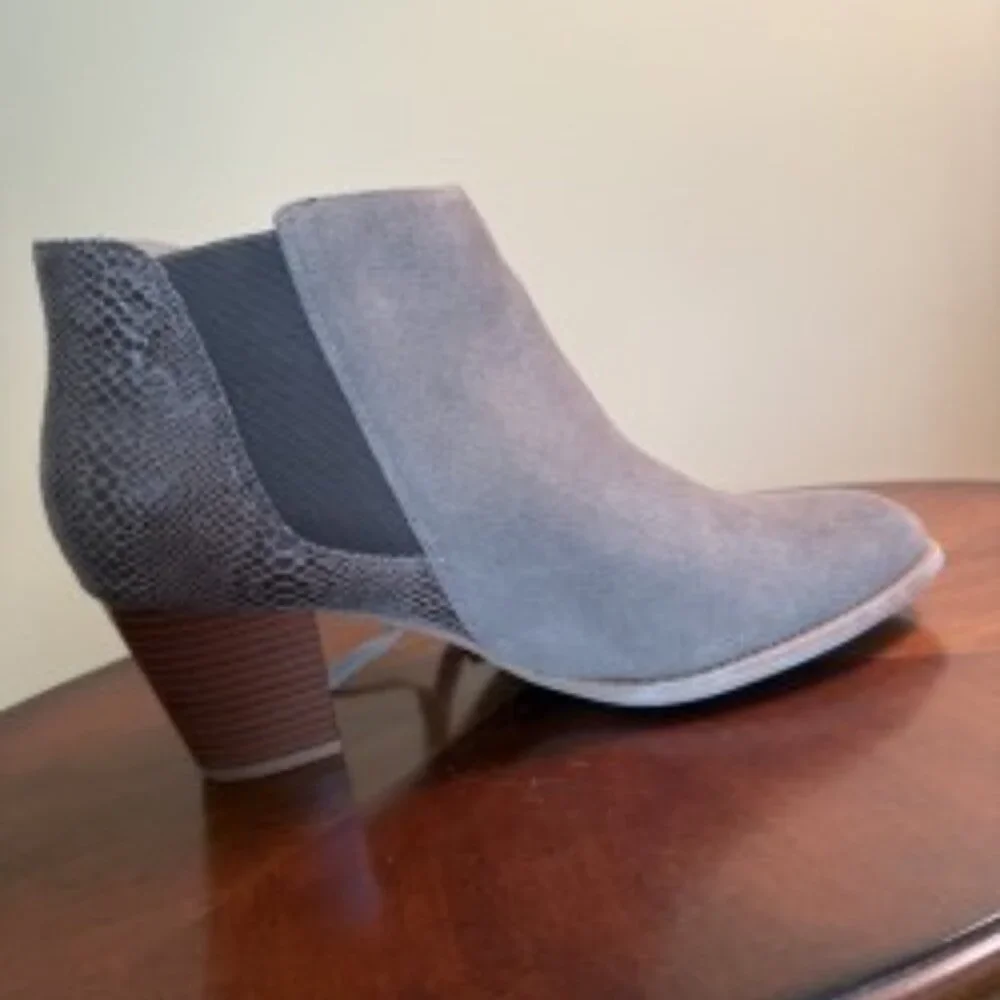 Vionic Leather Booties - NWT - Picture 7 of 9